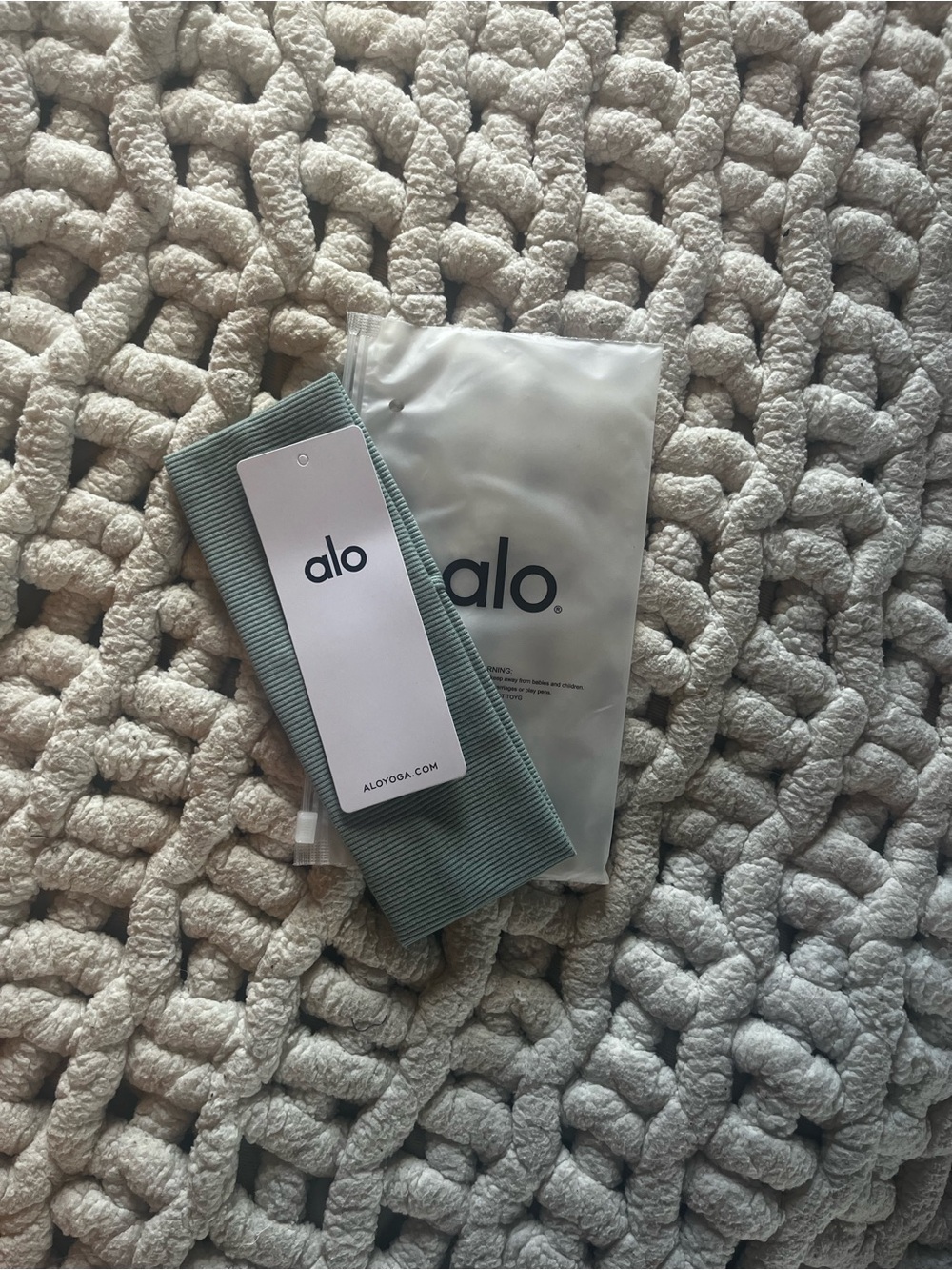 ALO Yoga Ribbed Stretch Headband in Sage